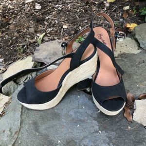 Pair of new Seychelles platform espadrilles size 9